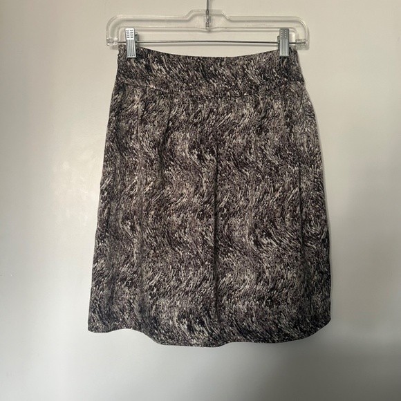 Club Monaco Silk Abstract Print Mini Skirt - Picture 3 of 12